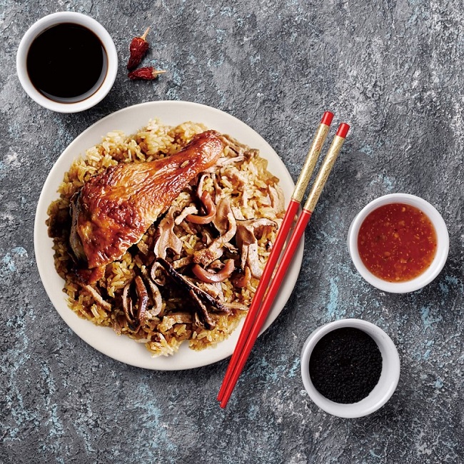 呷七碗經典烤棒腿油飯